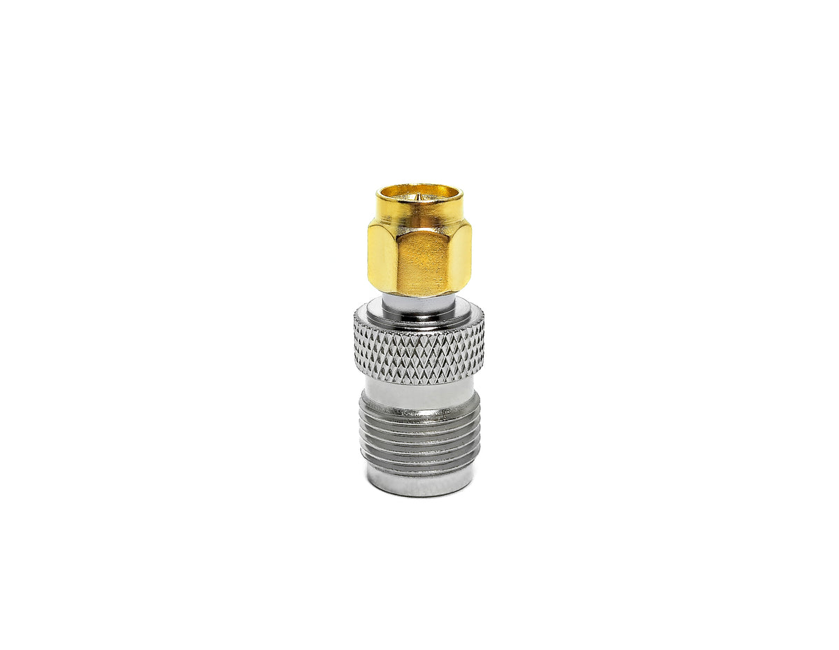 Adaptador TNC hembra a SMA macho. Vista real del producto.