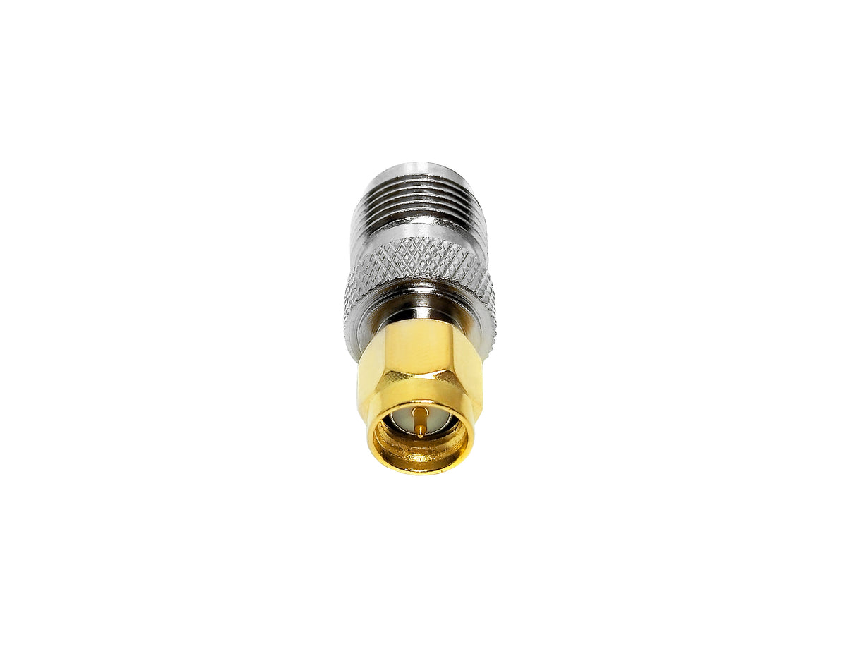 Adaptador TNC hembra a SMA macho. Vista real del producto.