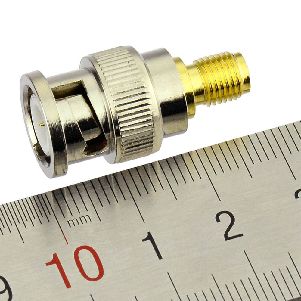 Adaptador BNC Macho a SMA Hembra