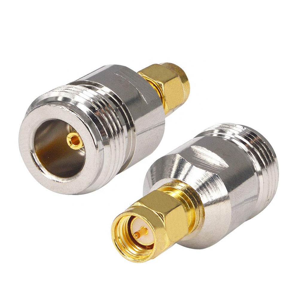 Adaptador SMA macho a N hembra. Vista 7 del producto; las piezas repetidas muestran diferentes ángulos.