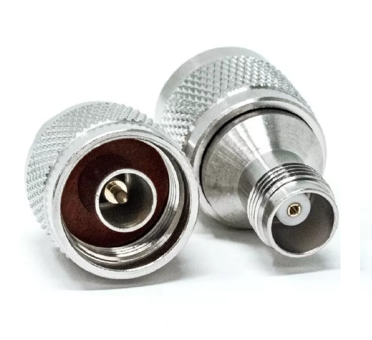 Adaptador TNC hembra a N macho. Vista 4 del producto; las piezas repetidas muestran diferentes ángulos.