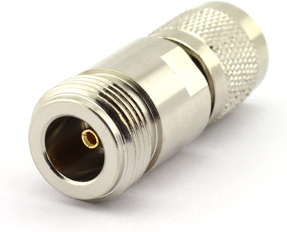 Adaptador TNC macho a N hembra. Vista 2 del producto; las piezas repetidas muestran diferentes ángulos.