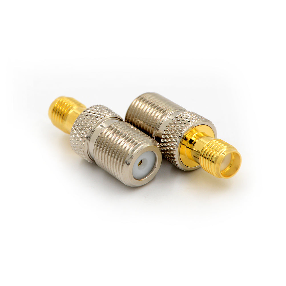 Adaptador coaxial F hembra a SMA hembra. Vista 3 del producto; las piezas repetidas muestran diferentes ángulos.