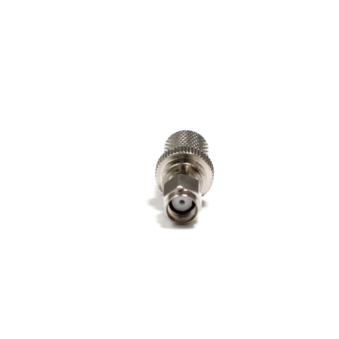 Conector SMA macho para cable RG11. Vista 5 del producto; las piezas repetidas muestran diferentes ángulos.