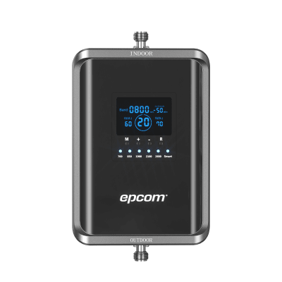 Vista frontal del amplificador EPCOM EP-5G-PBS-V2 y su pantalla